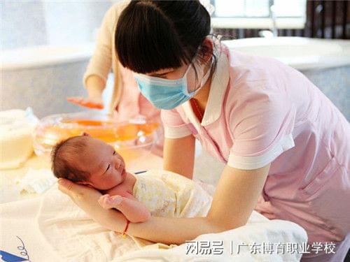选择一家靠谱的学校做一名合格的母婴护理师|家政|家政服务_网易订阅