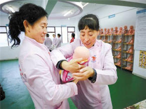 管家帮家政:提供保姆、月嫂、育婴师,新生儿护理