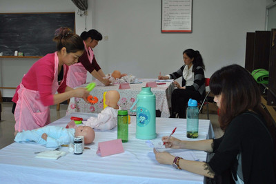 月嫂虐童？一位48岁月嫂揭秘家政母婴护理的鲜为人知